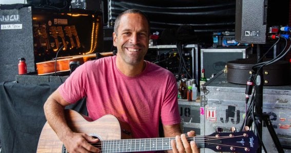 สัมภาษณ์ Jack Johnson เฮดไลเนอร์ผู้รักธรรมชาติในงาน “PELUPO 2024” 