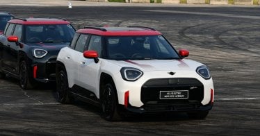 ทดลองขับครั้งแรกในโลก MINI JCW และ MINI JCW Aceman ไฟฟ้า 100% ตัวแรง